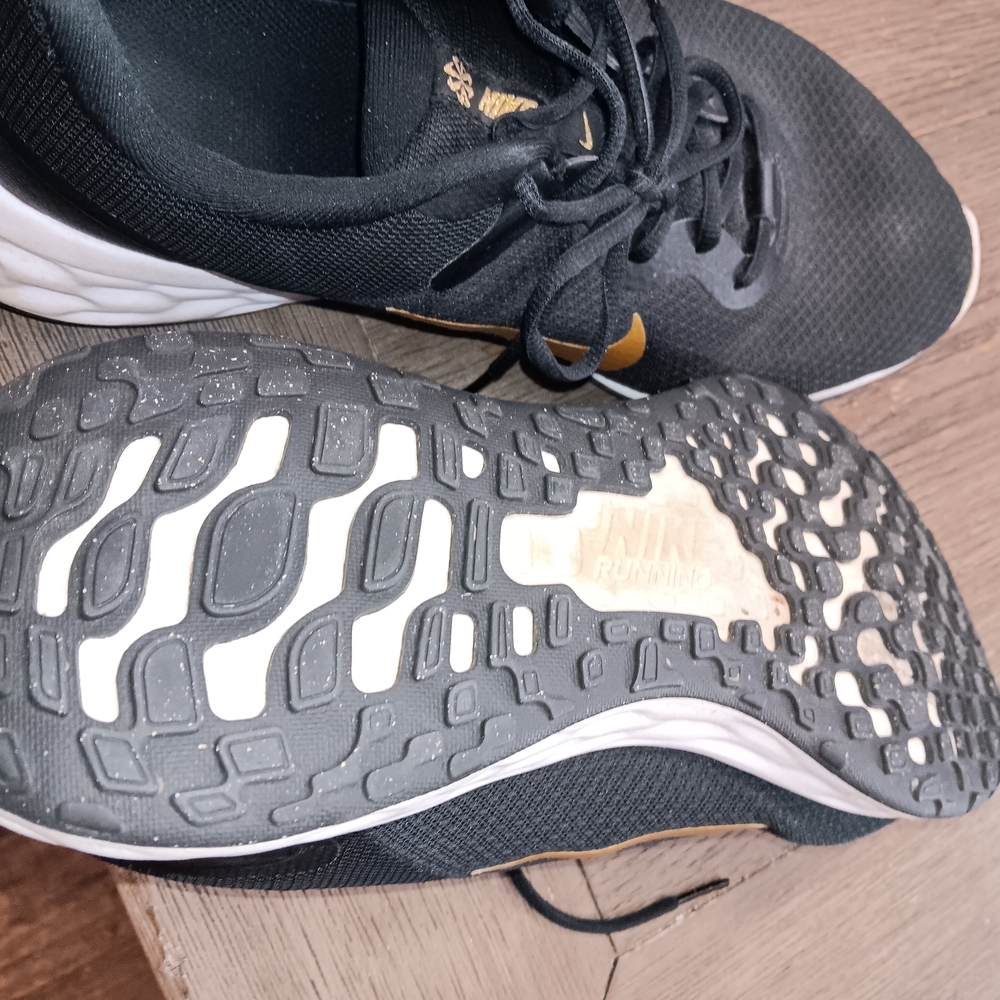 Mens Size 13, Nike Black and Gold Sneakers - Picture 3 of 3